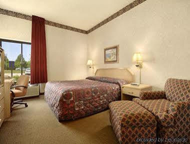 Hotel Baymont By Wyndham Lawrence Extérieur photo